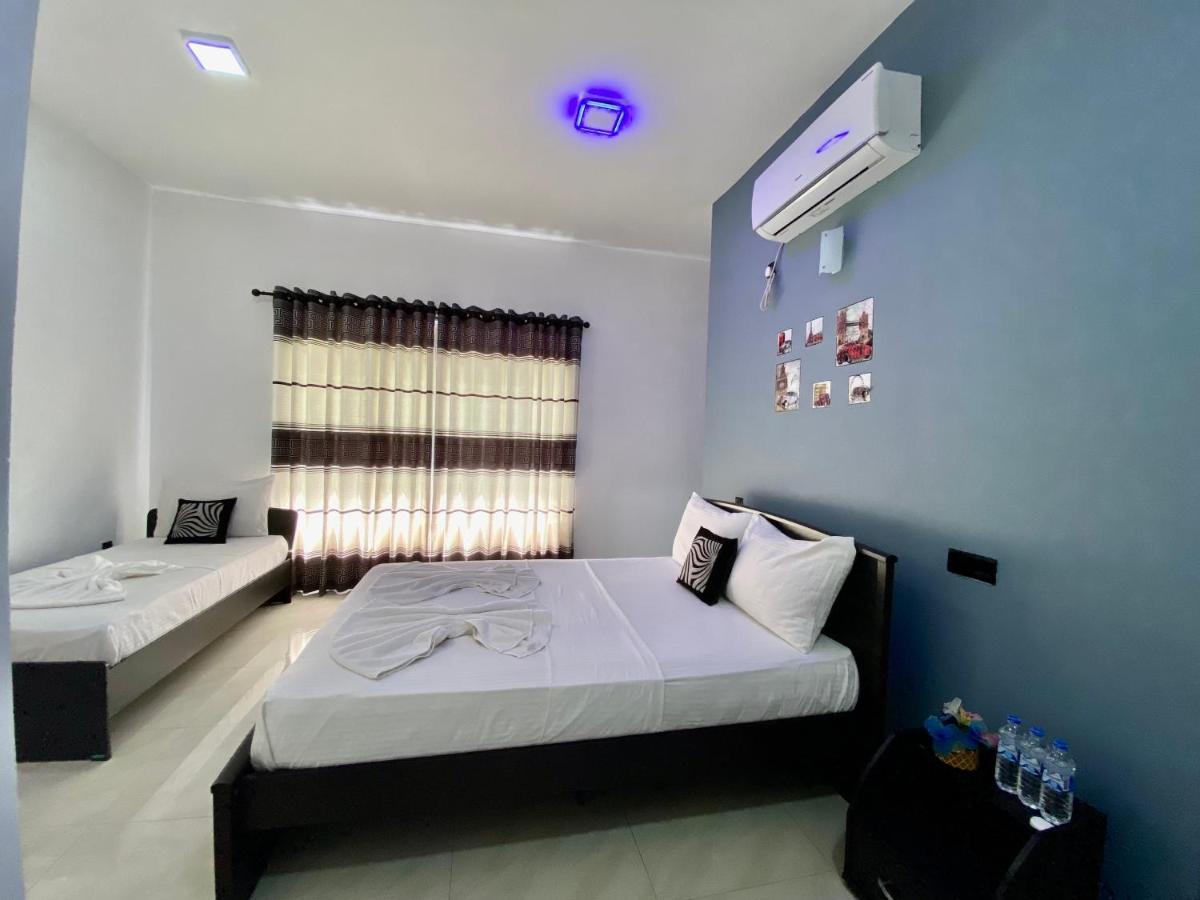 קנדי Mountain White Villa By Sunrise מראה חיצוני תמונה