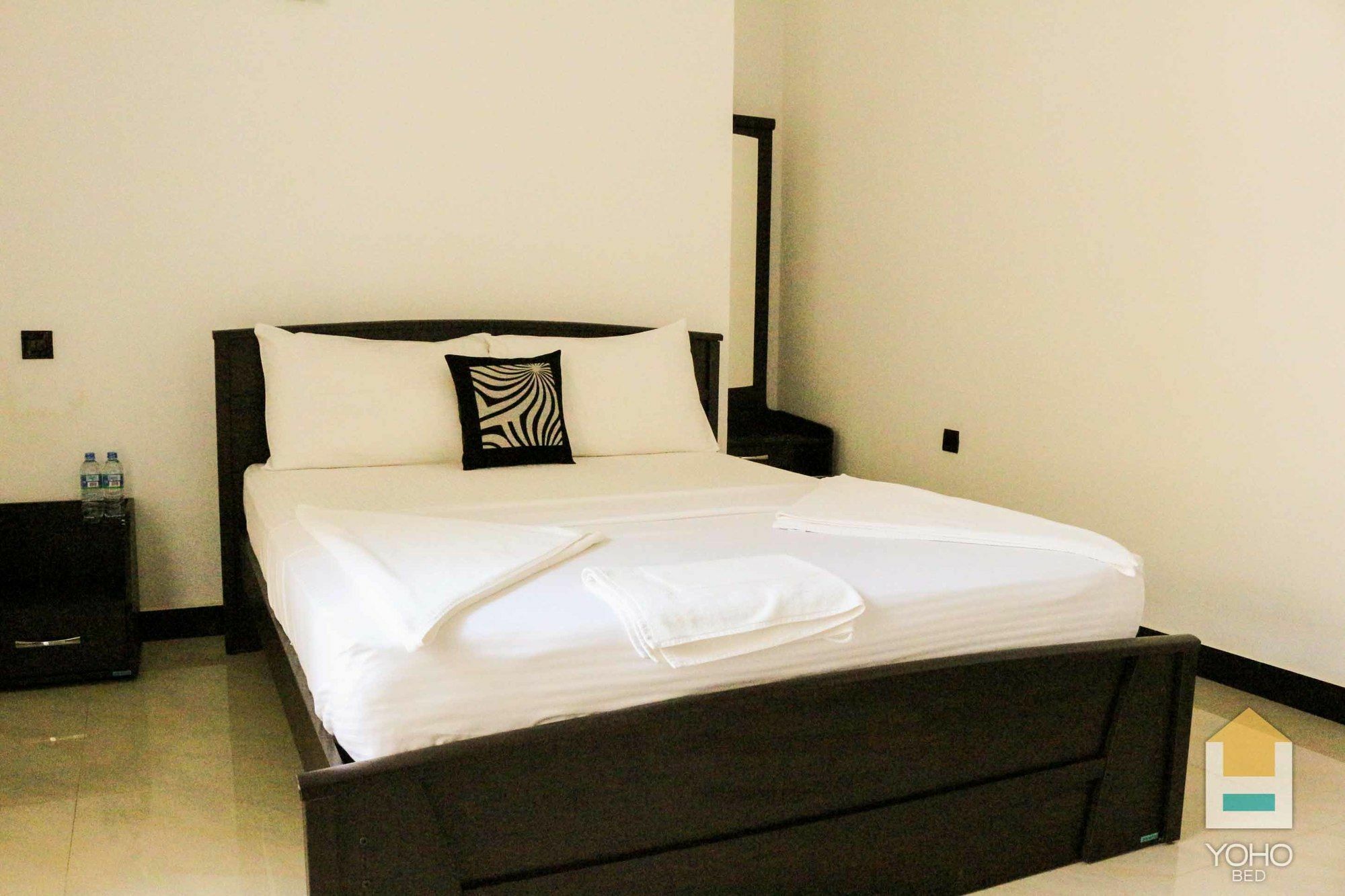 קנדי Mountain White Villa By Sunrise מראה חיצוני תמונה