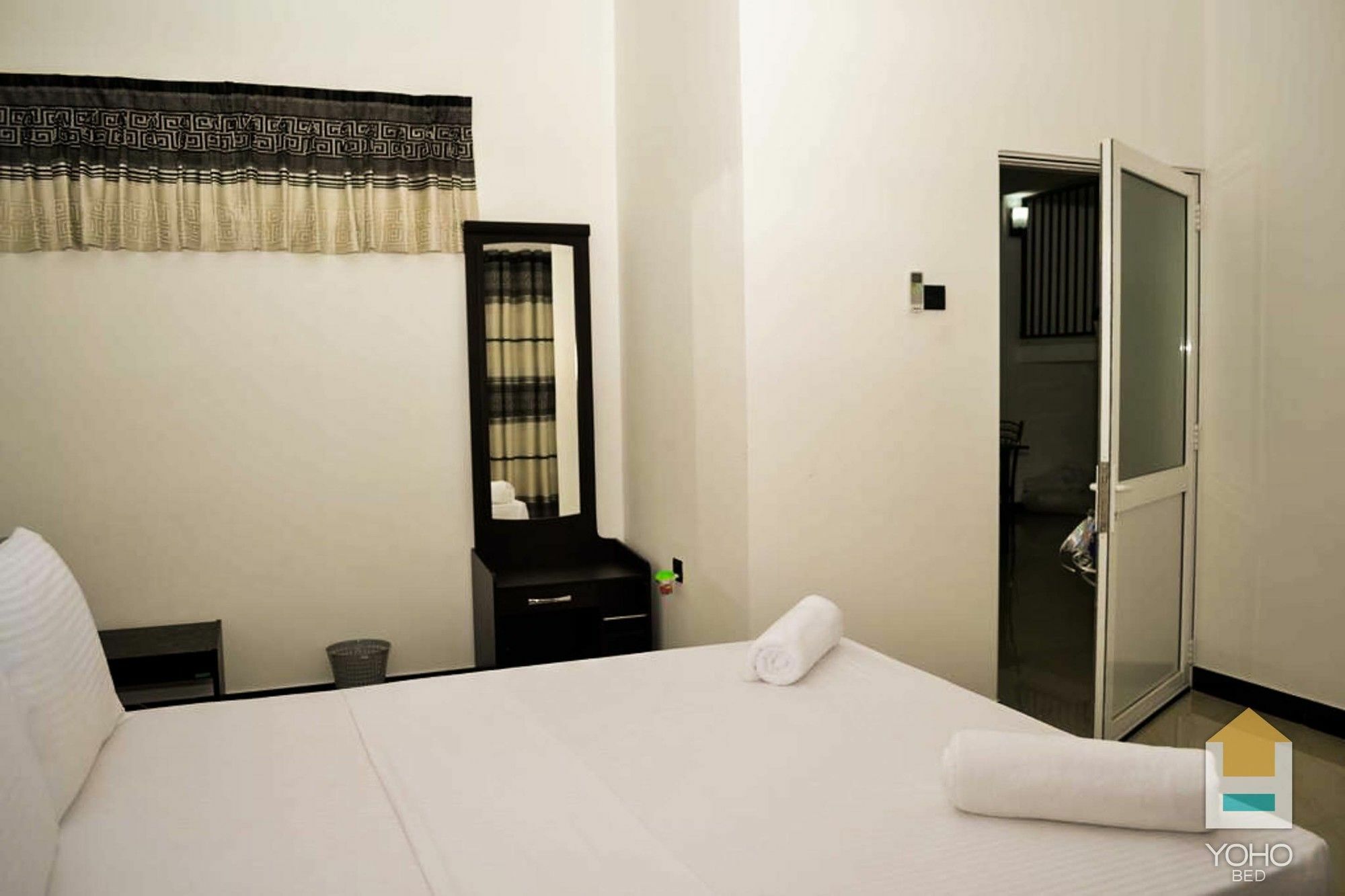 קנדי Mountain White Villa By Sunrise מראה חיצוני תמונה